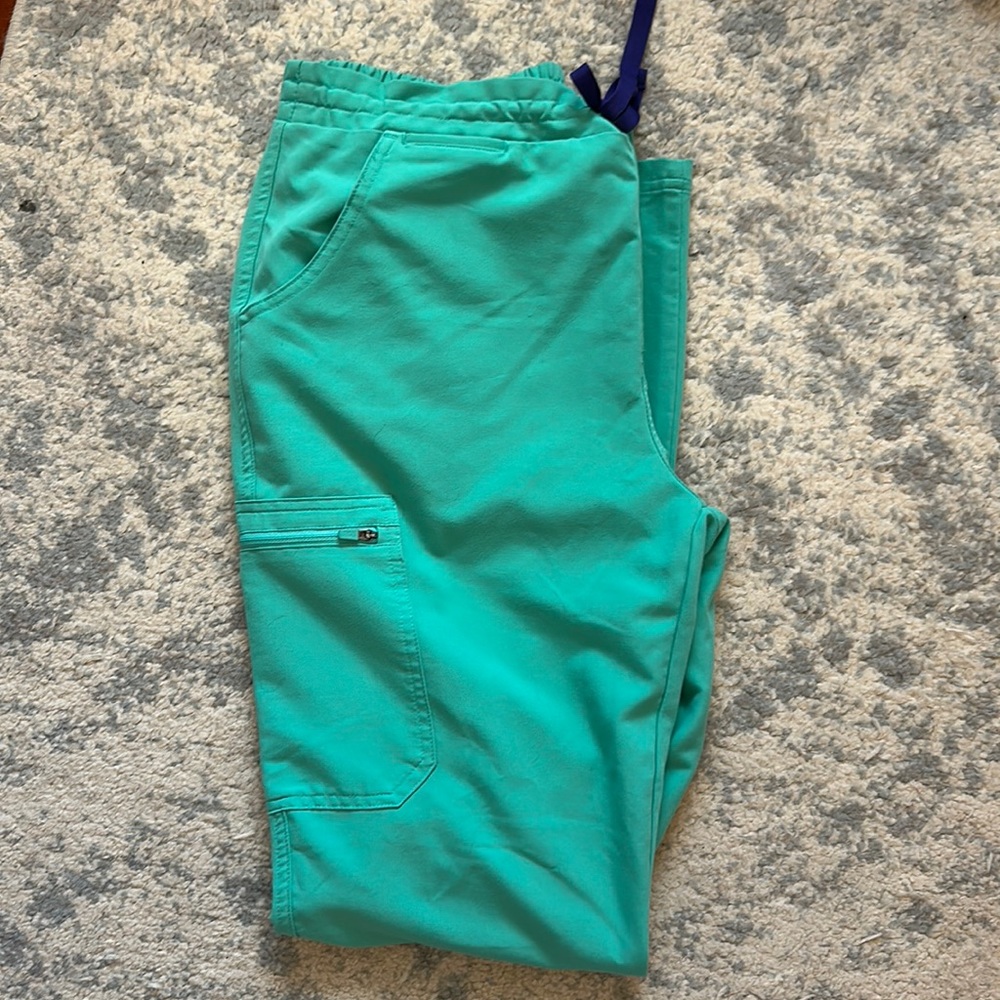 Medium tall surgical green FIGS
